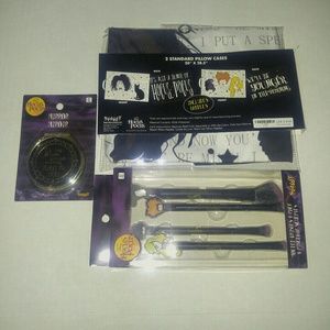 NWT Hocus Pocus MakeUp Accessory Lot+ Pillowcases!